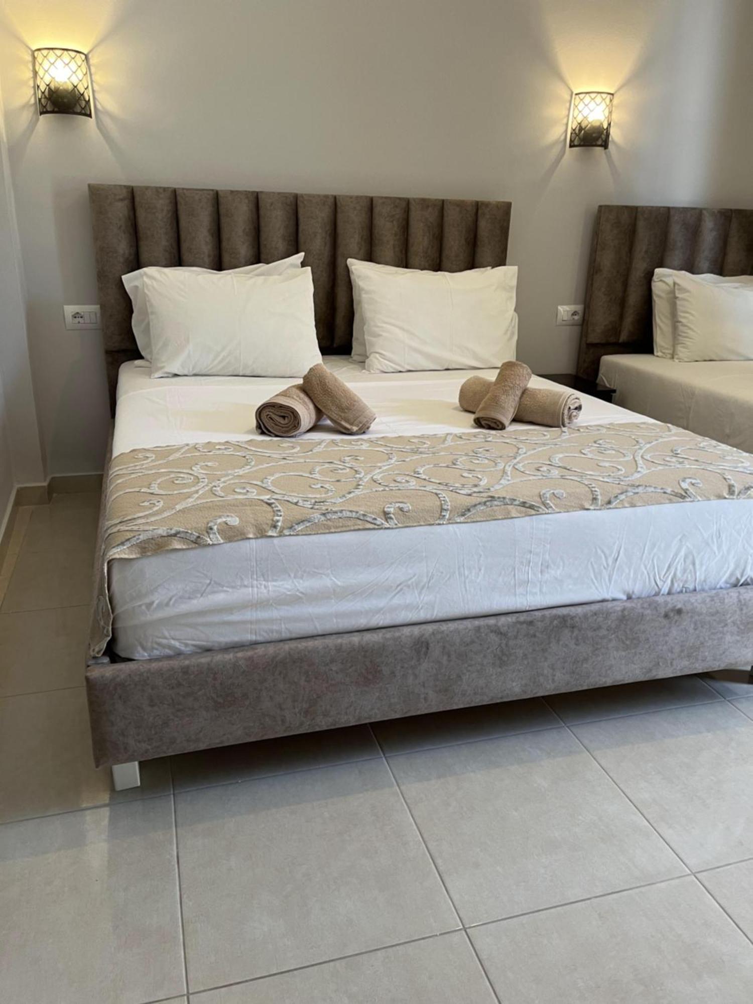Bluemoon Suites Sarandë Exterior foto