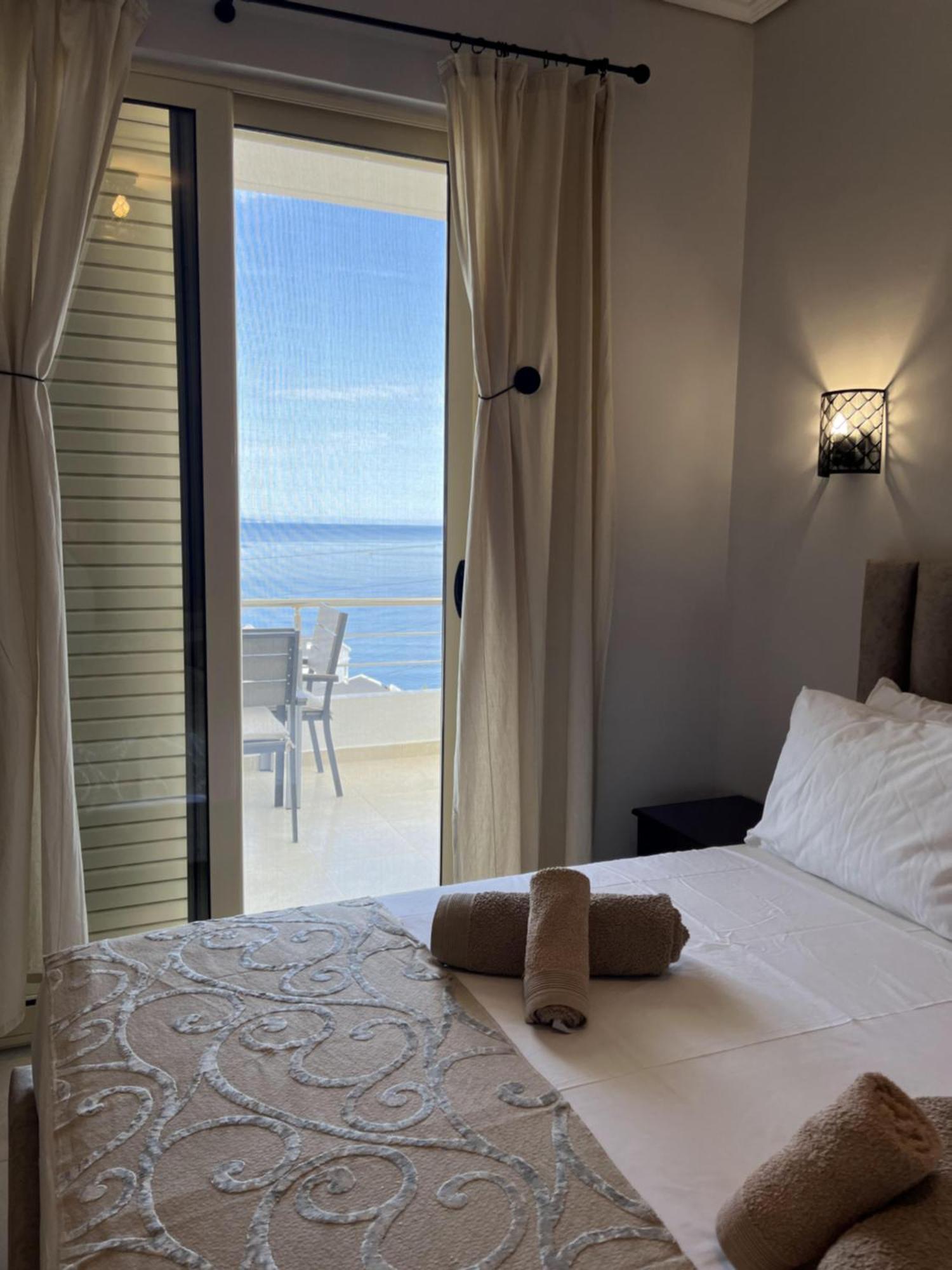 Bluemoon Suites Sarandë Exterior foto